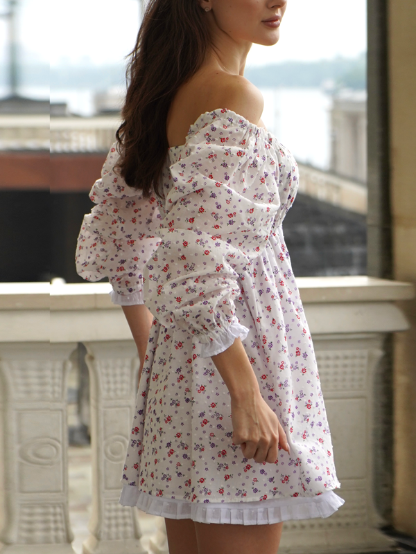 Платье Babydoll белое в цветочек