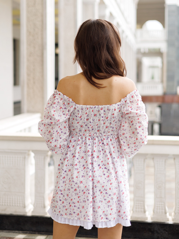 Платье Babydoll белое в цветочек