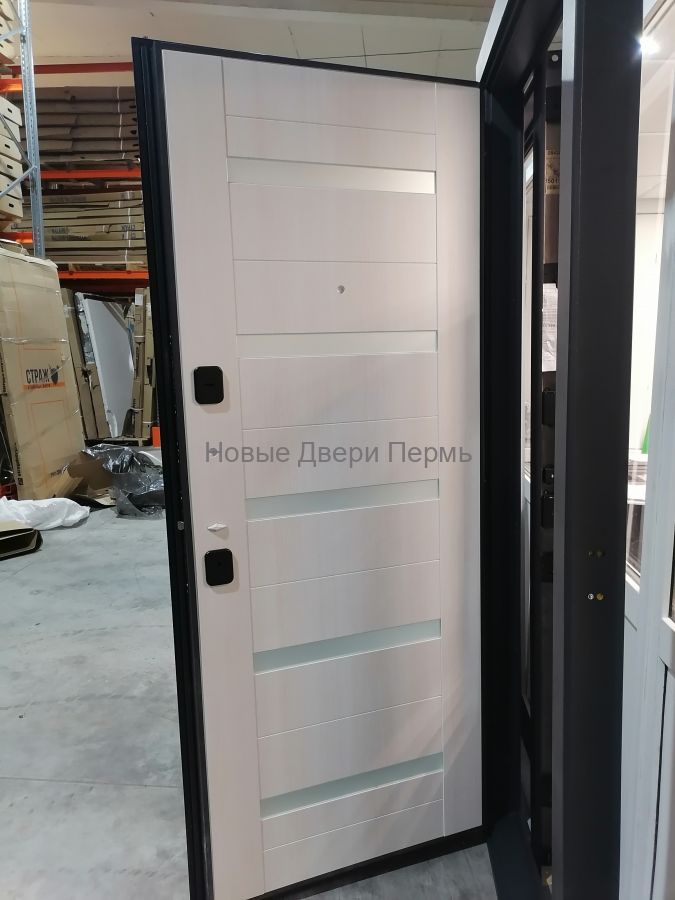 Престиж Про 4 Графит Лиственница светлая  царга трехконтурная входная дверь