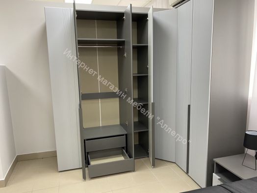 Шкаф 3-ств. с зеркалом "Вита"