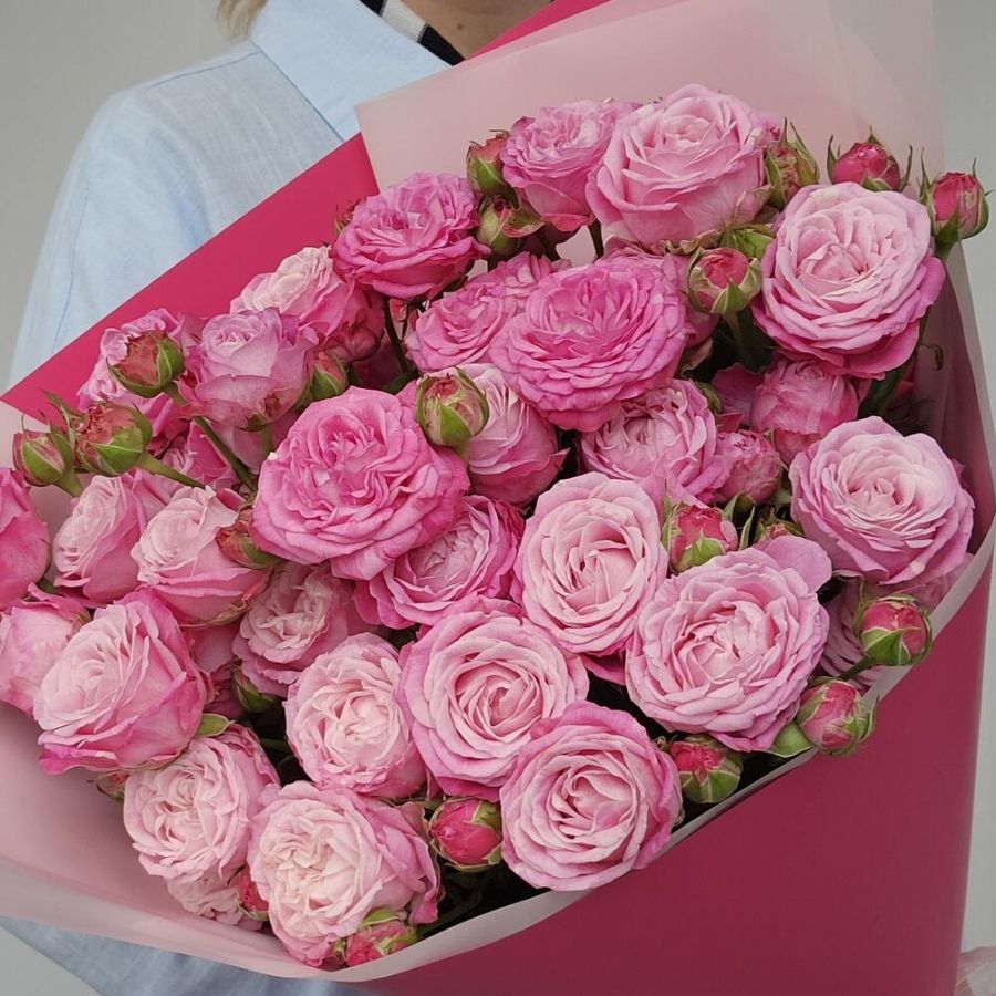 Букет из кустовых пионовидных роз сорта Леди Бомбастик